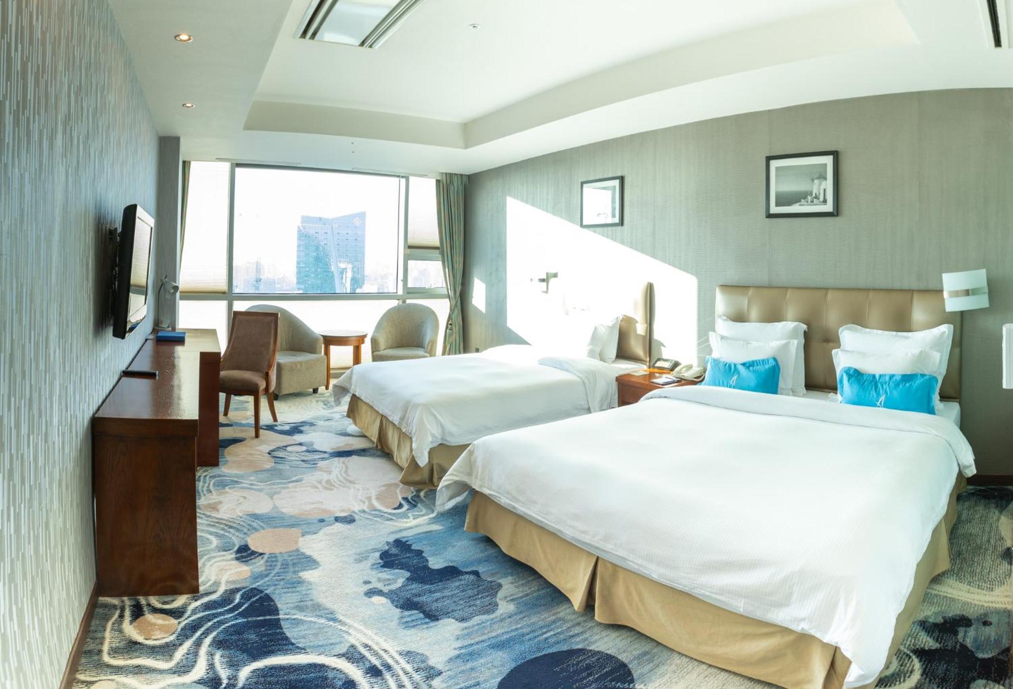 The Blue Sky Hotel And Tower Ulaanbaatar Bagian luar foto