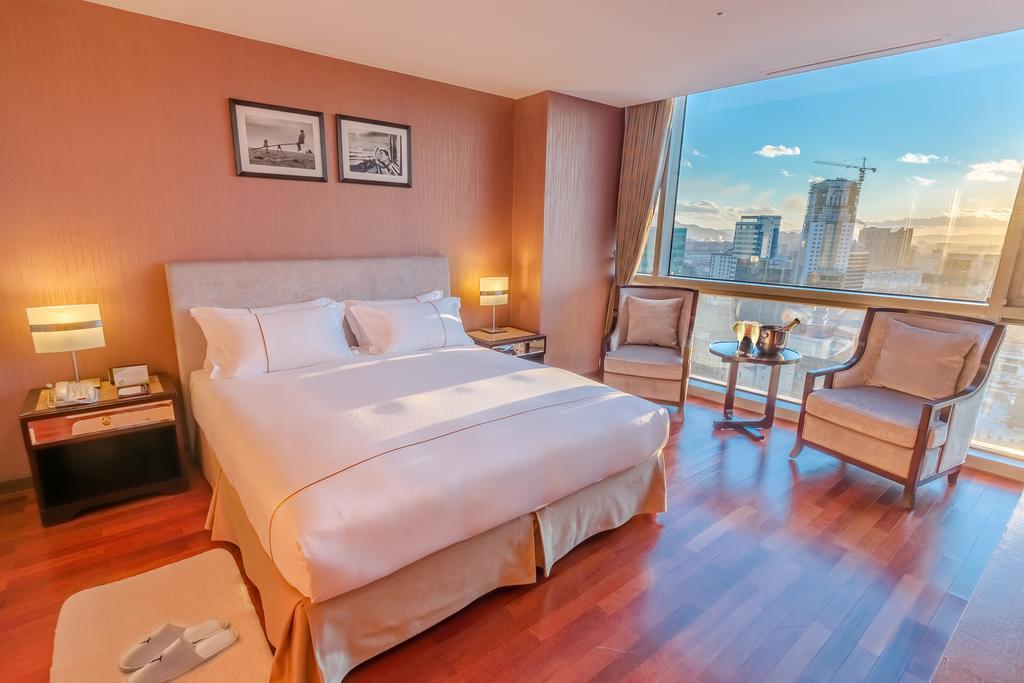 The Blue Sky Hotel And Tower Ulaanbaatar Bagian luar foto