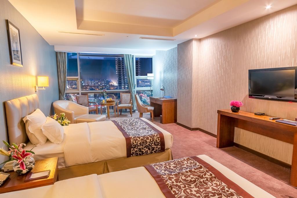 The Blue Sky Hotel And Tower Ulaanbaatar Bagian luar foto