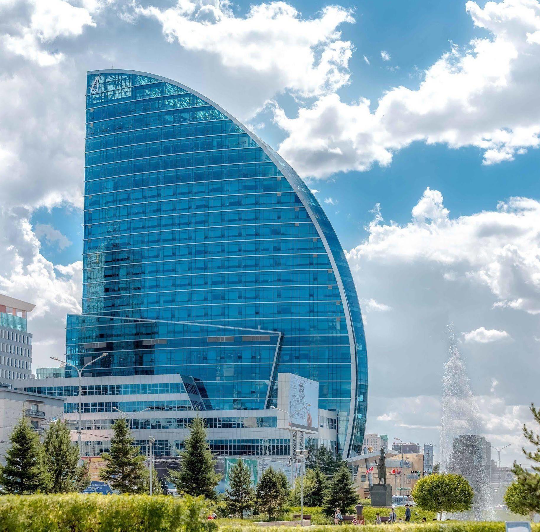 The Blue Sky Hotel And Tower Ulaanbaatar Bagian luar foto